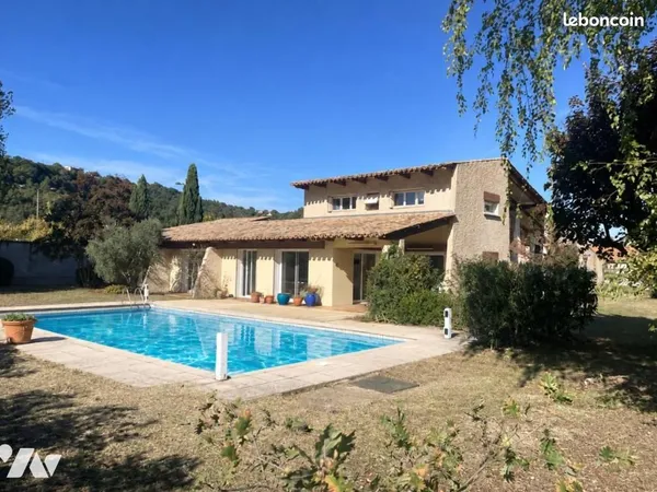Maison 11 pièces 280 m²