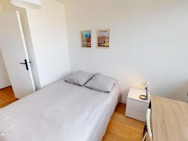 Chambre 6 pièces 81 m²