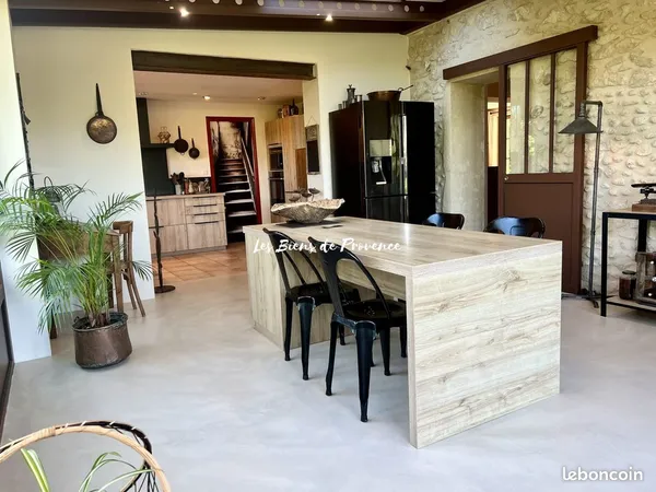 Mas 13 pièces 342 m²