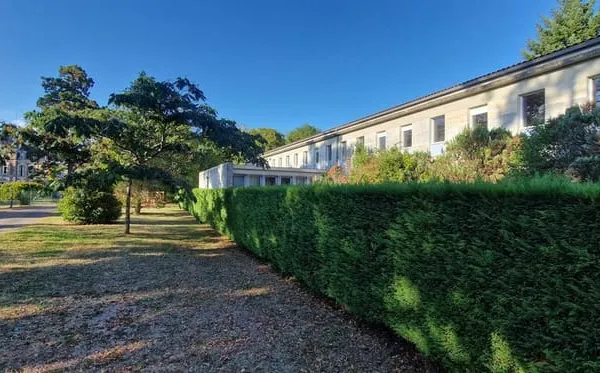 Ensemble immobilier 2200 m²