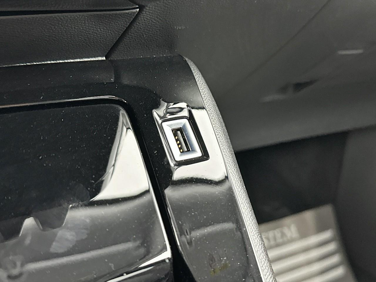 Peugeot 2008 puretech 130 s&s eat8 allure pack — photo 27