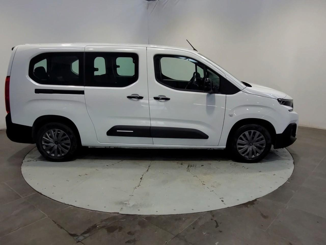 Citroën Berlingo e-berlingo taille xl 136 ch 54 kwh 7 places  plus — photo 6