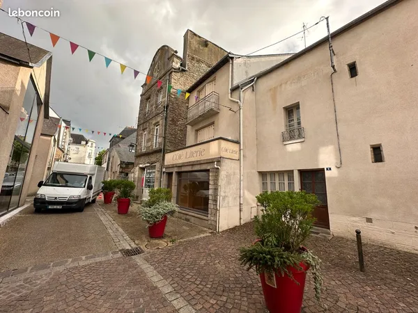 Local commercial 47 m² - Centre-ville Ploërmel - Double vitrine