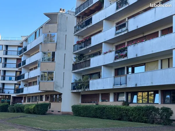 Bel appartement avec vue sur un parc et 2 pas du parc de la hotoie