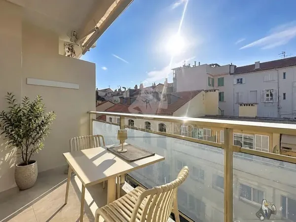CANNES BANANE - STUDIO ENTIÈREMENT RÉNOVÉ AVEC TERRASSE