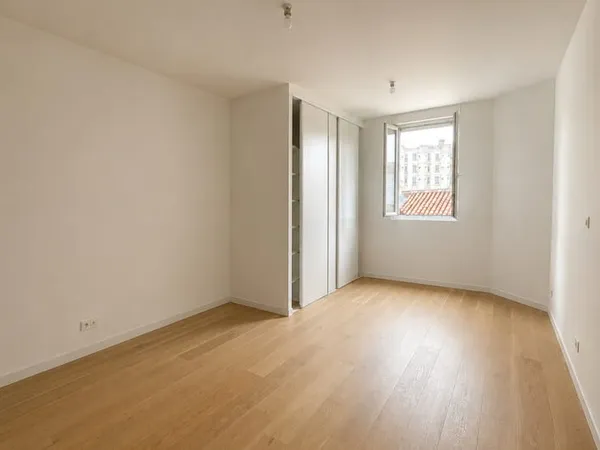 Grand studio rénové - 28m2 - Gare Saint-Jean