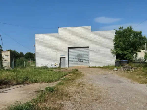 Local 2 pièces 450 m²