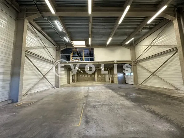 Locaux d'activité - A LOUER - 725 m² non divisibles