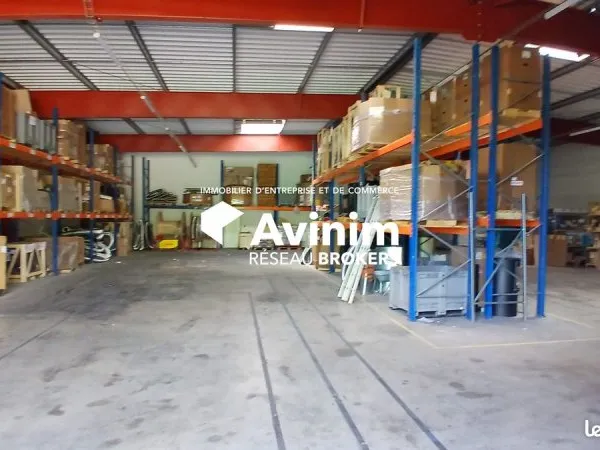 Local 600 m² Bourges