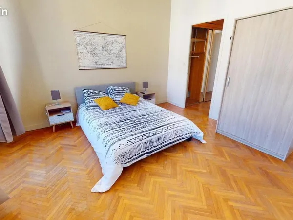 Chambre 5 pièces 110 m²