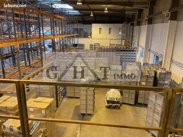 Local industriel 1 400 m²