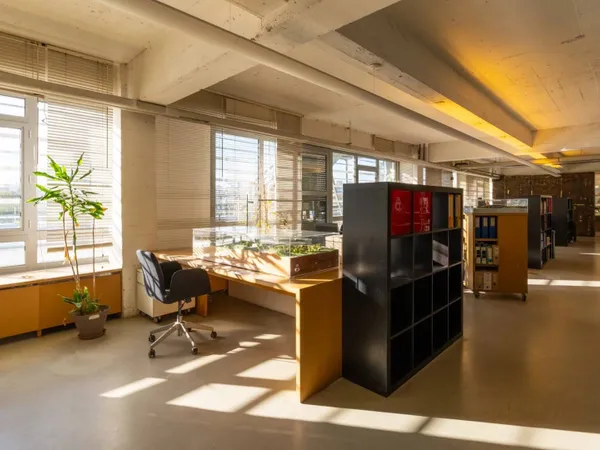 Local d'activité 1158 m²