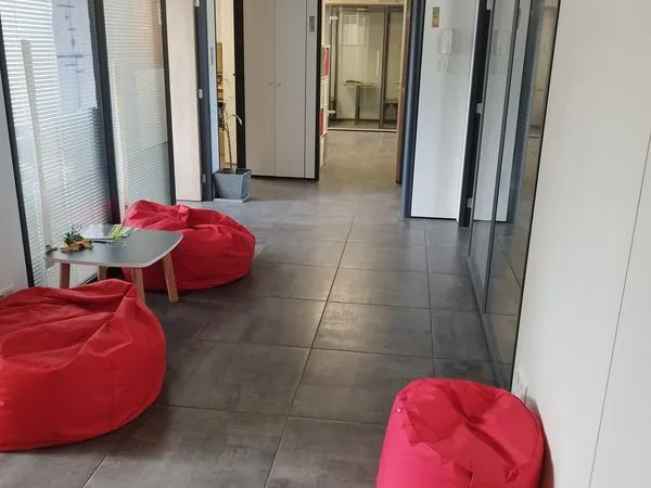 Bureaux spacieux et lumineux, 120m2, Centralp