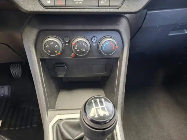 Dacia Sandero sce 65 — photo 31