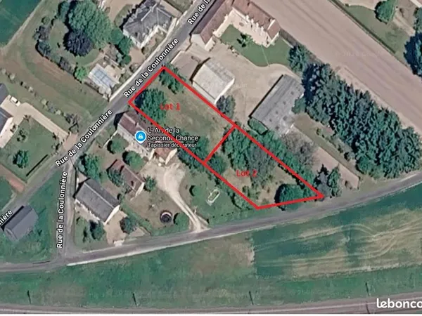 Terrain constructible 889m²
