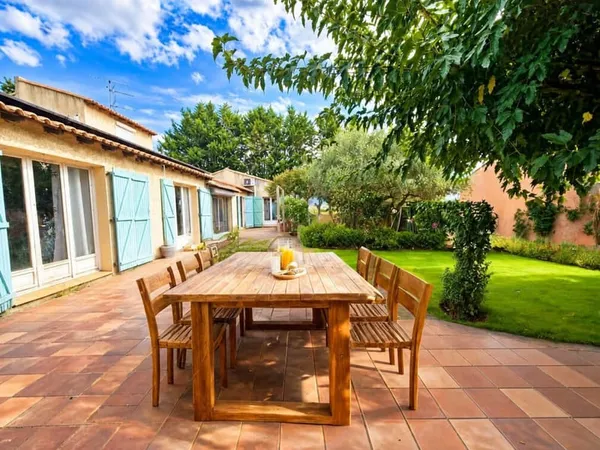 Maison familiale Jonquieres Saint Vincent 7 pièce(s), jardin et appartement type 3