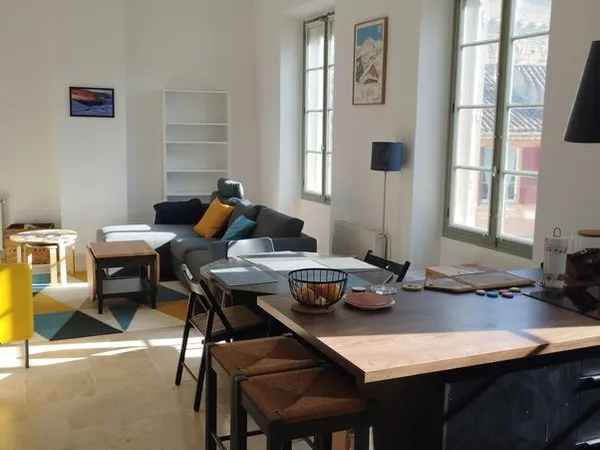 Appartement meublé 87 m² - 2 ch + bureau - 2 parkings - Orange centre