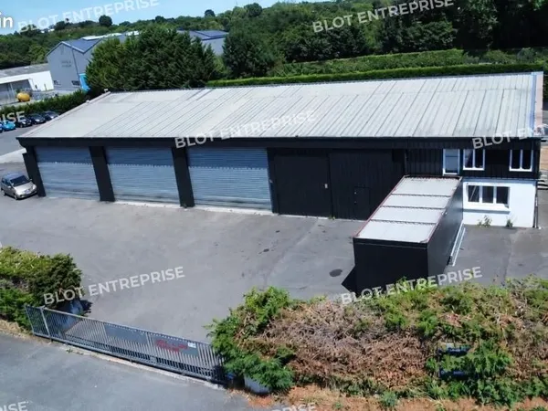 Local d'activité 1 560 m²