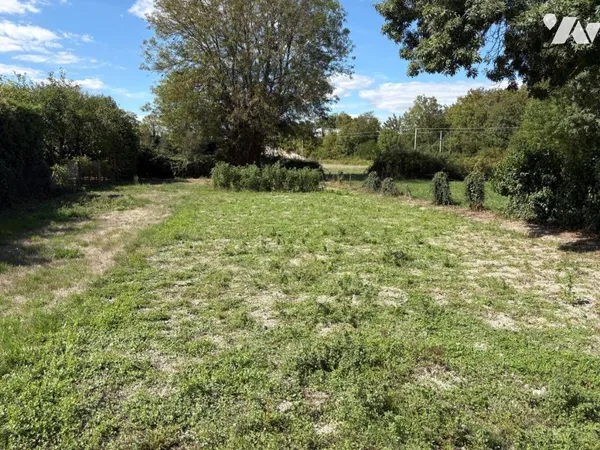 Terrain 669 m²