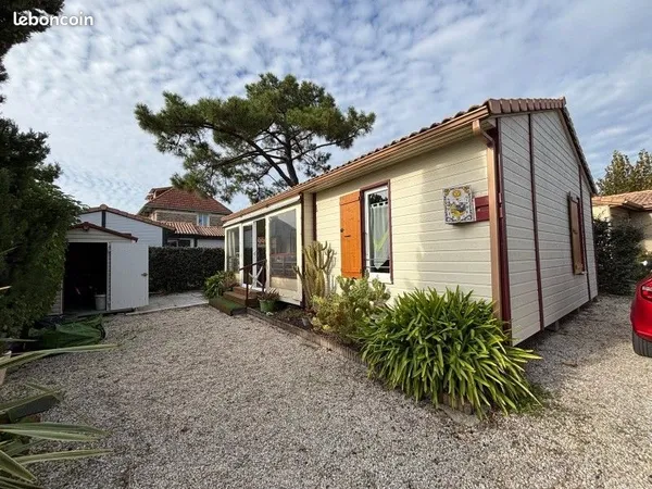 Chalet résidentiel en bord de mer ouvert à l'année