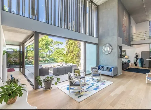 Maison 8 pièces 330 m²