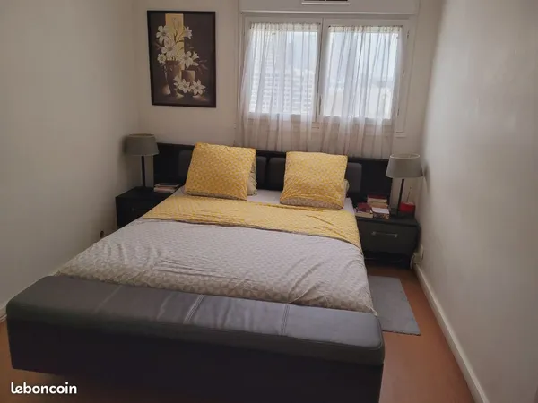 Chambre meublée