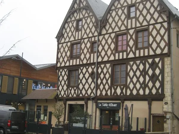 Appartement F2 triplex Centre Bourges (Avaricum)