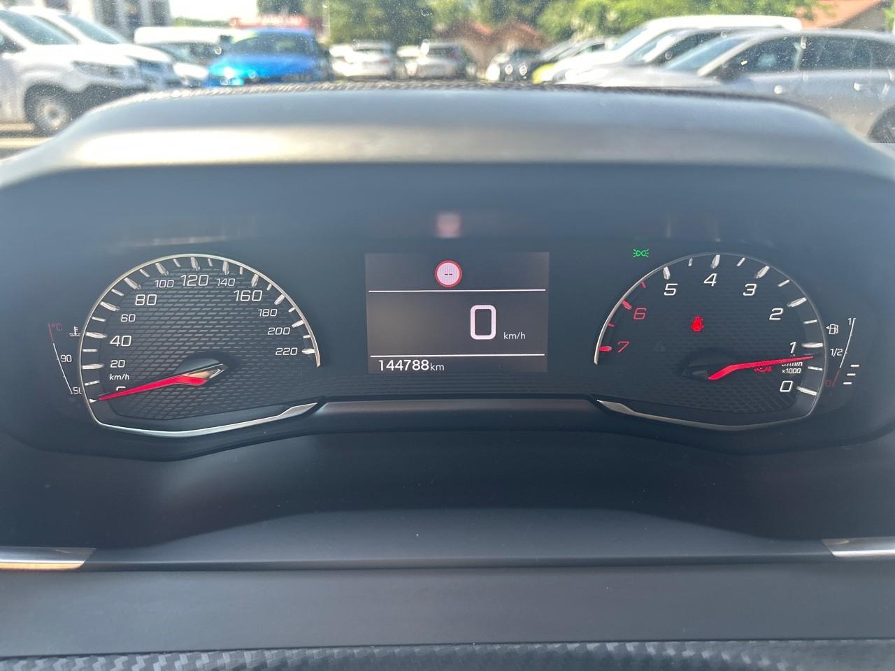 Peugeot 2008 1.5 bluehdi 110ch s&s allure — photo 19