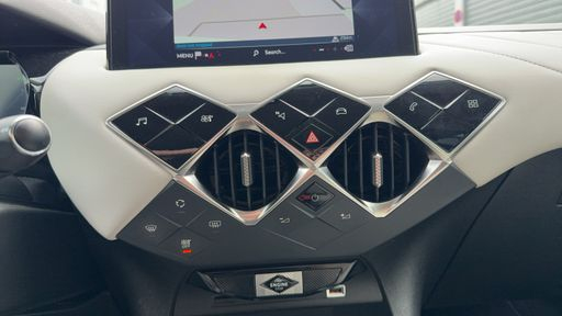 DS DS3 Crossback 1.2 PureTech 130 EAT8 - Grand Chic – 2019 – 93114 km – Essence – Boîte Automatique — photo 11