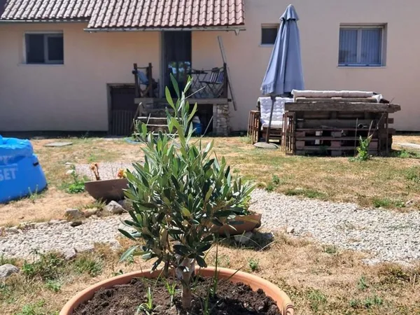 Maison de caractère, dans un petit village de campagne au ca