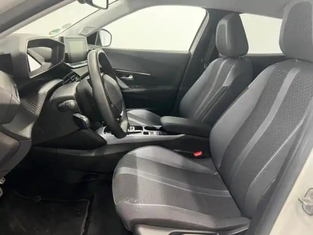 Peugeot 2008 e- 136ch allure — photo 6