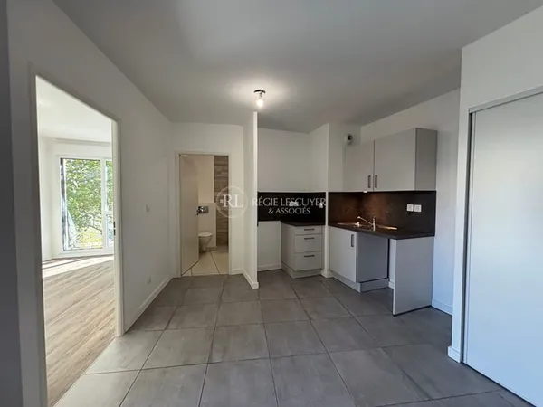 F5 RUE GUERIN LYON 8 B 31