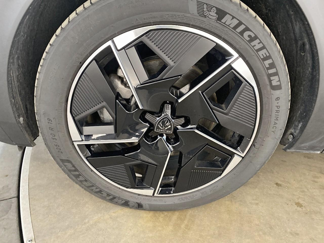 Peugeot 408 electrique 58 kwh 210 ch gt — photo 11