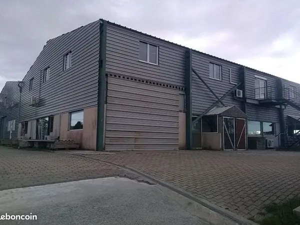 Ensemble immobilier de rapport - 2 400 m² - 21 unités locatives - près de 9 % brut