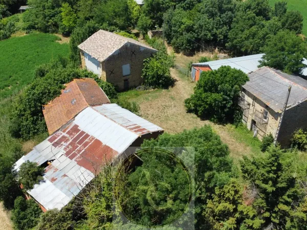 Bâti 200m² sur terrain constructible de 2347m²