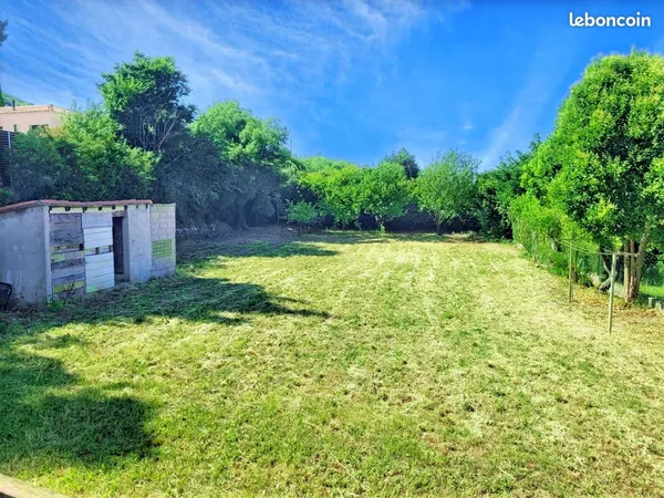 Terrain 700 m² Saint-Savournin