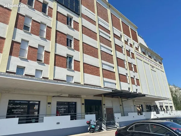 Local commercial 39 m² SAINT JULIEN LES VILLAS