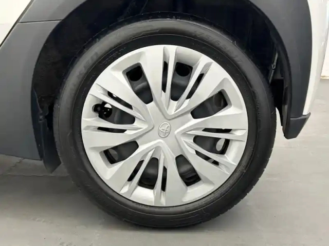 Toyota Aygo 1.0 s-cvt 72 dynamic — photo 9