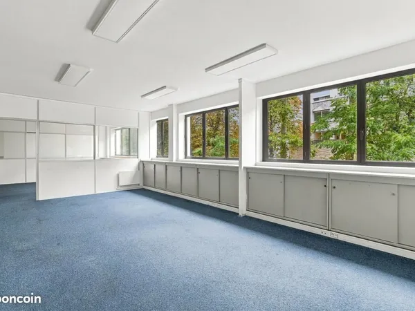 Bureaux 242 m²