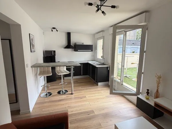 Appartement F2 bis refait à neuf avec grande terrasse