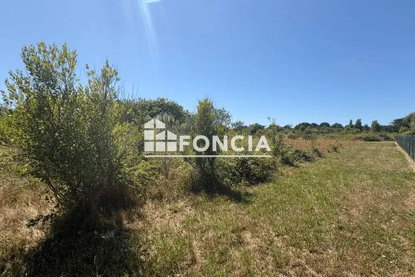 Terrain 2044 m²