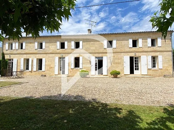 Maison 11 pièces 349 m²