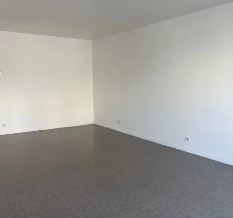 Prox dernier sous apt de 70m2 dans une résidence