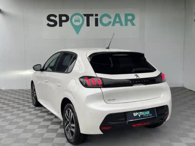 Peugeot 208 1.2 pure tech 100ch s&amp;s allure — photo 7