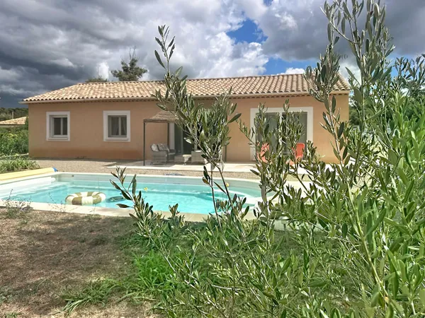 Villa de plain-pied avec piscine, Calme a Lorgues