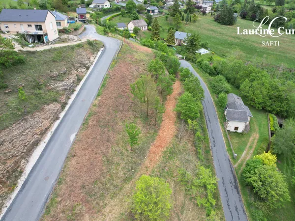 Terrain constructible de 910m²
