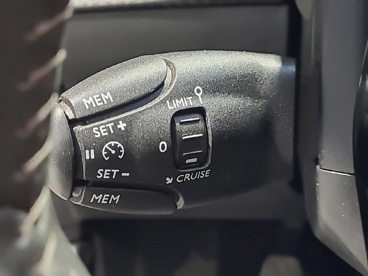 Peugeot 208 puretech 100 s&s bvm6 style — photo 24
