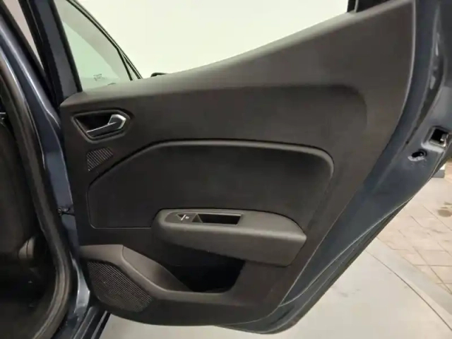Renault Clio blue dci 85 — photo 21
