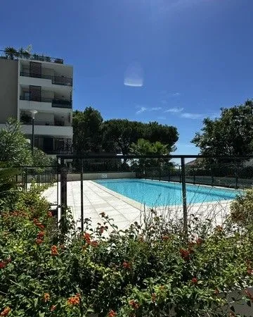 Appartement studio 34 m2 + terrasse 8 m2 + cave et garage