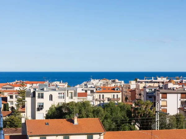 LOCATION - APPARTEMENT DE 150M² DANS BOURGEOIS